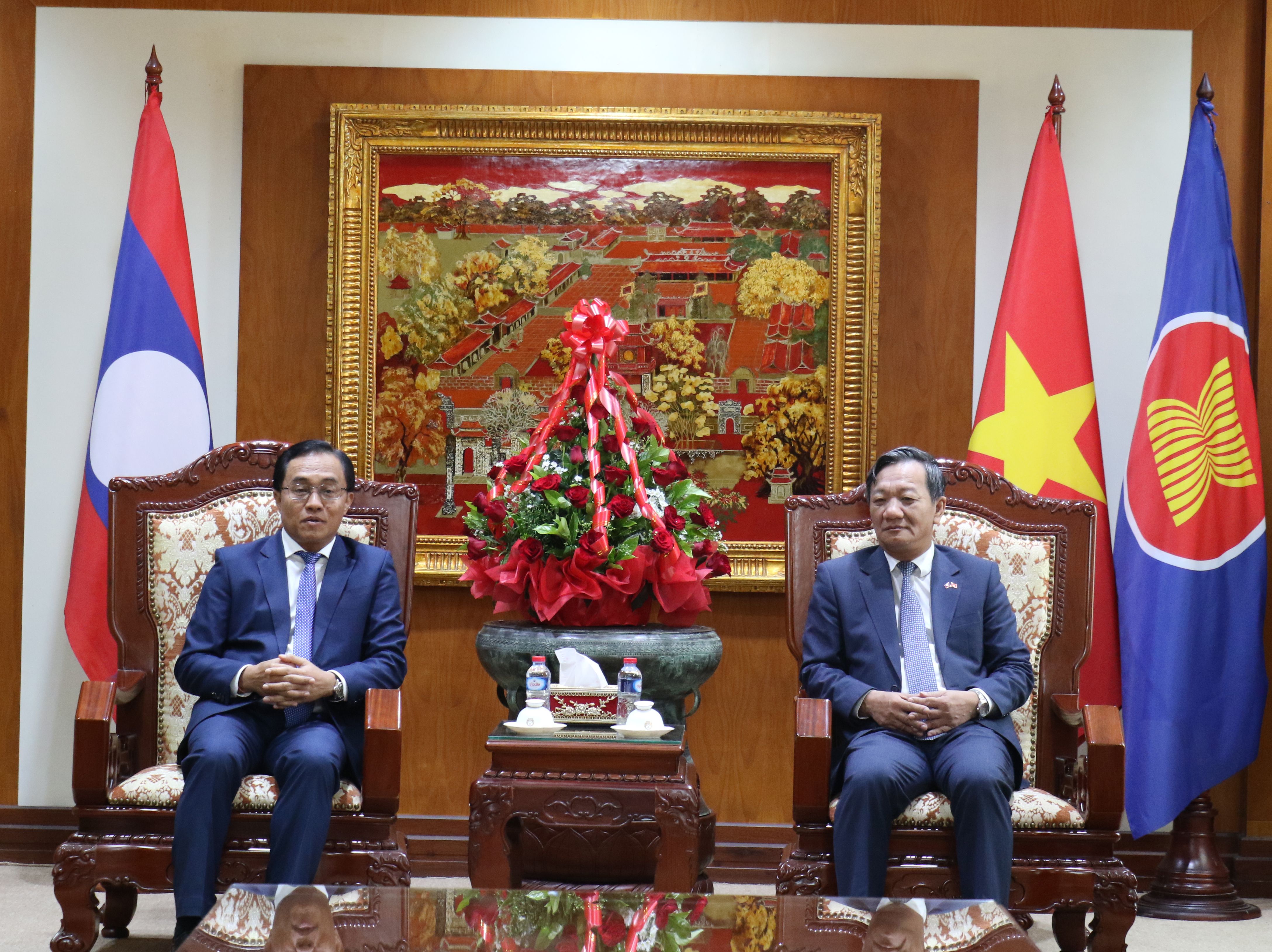 ຄະນະນໍາກະຊວງໂຍທາທິການ ແລະ ຂົນສົ່ງ ອວຍພອນວັນຊາດ ແລະ ວັນການທູດຫວຽດນາມ ຄົບຮອບ 80 ປີ